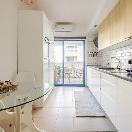 Anna's Da Rocha Apartment *