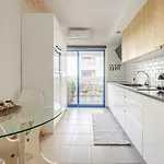 Anna's Da Rocha Apartman *
